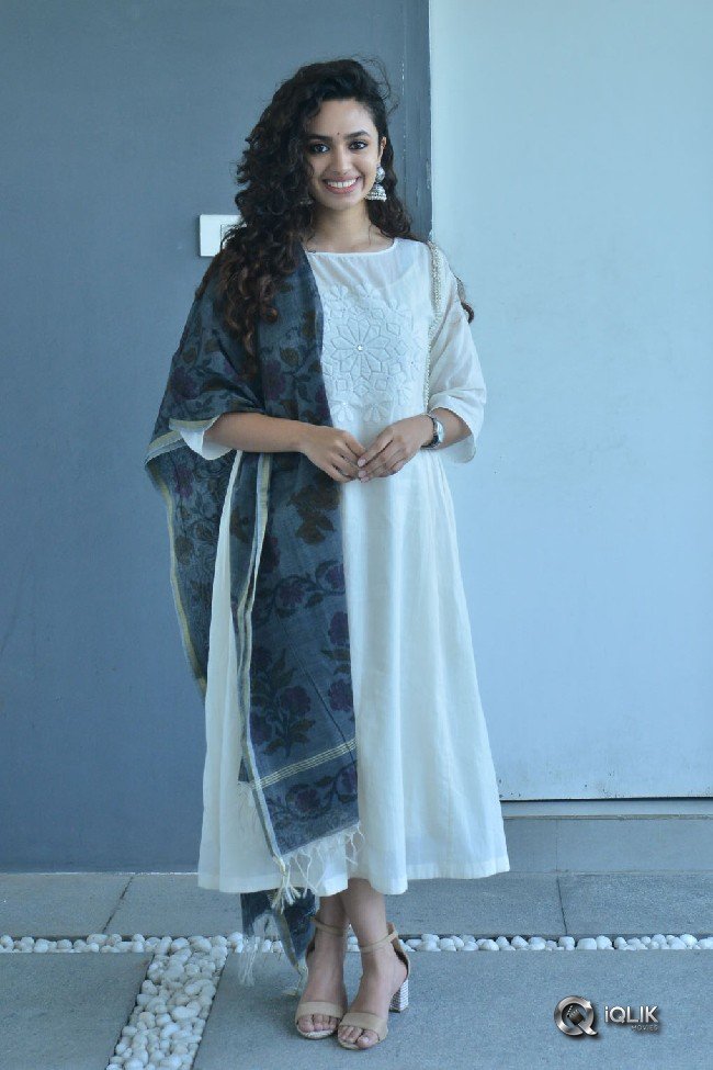 Malavika-Nair-New-Stills